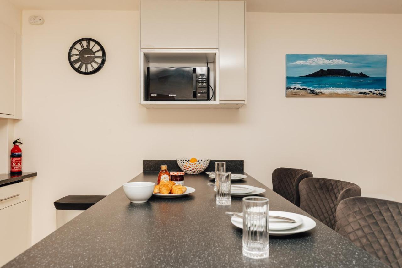 Henley Town Centre With Parking Apartment ภายนอก รูปภาพ