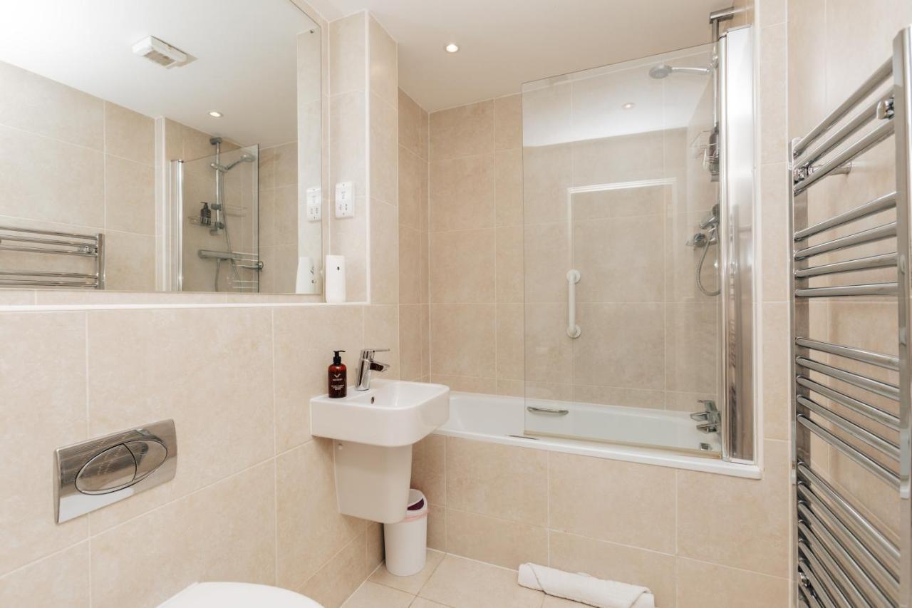 Henley Town Centre With Parking Apartment ภายนอก รูปภาพ