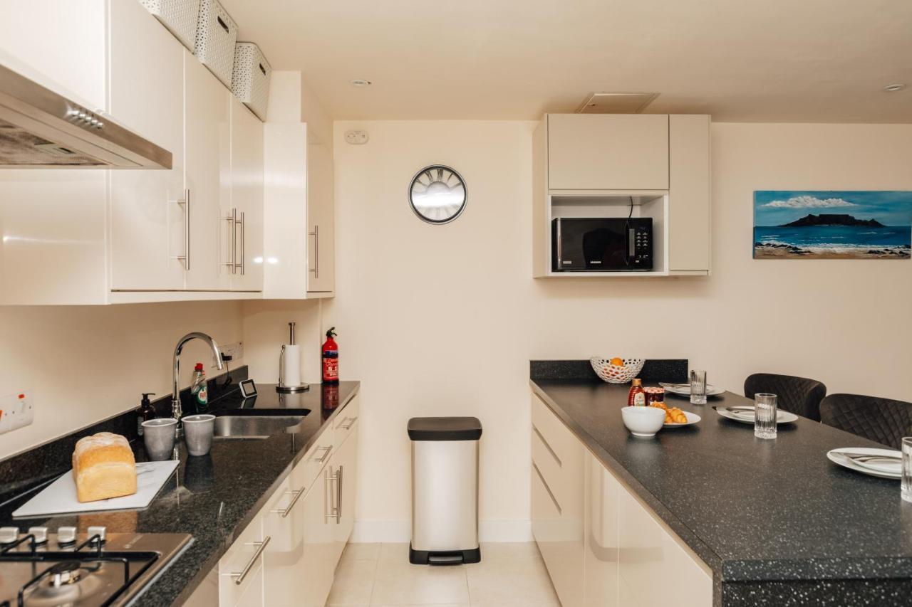Henley Town Centre With Parking Apartment ภายนอก รูปภาพ