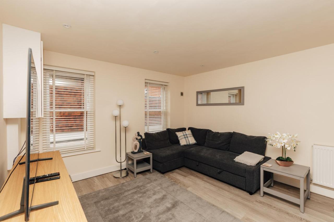 Henley Town Centre With Parking Apartment ภายนอก รูปภาพ