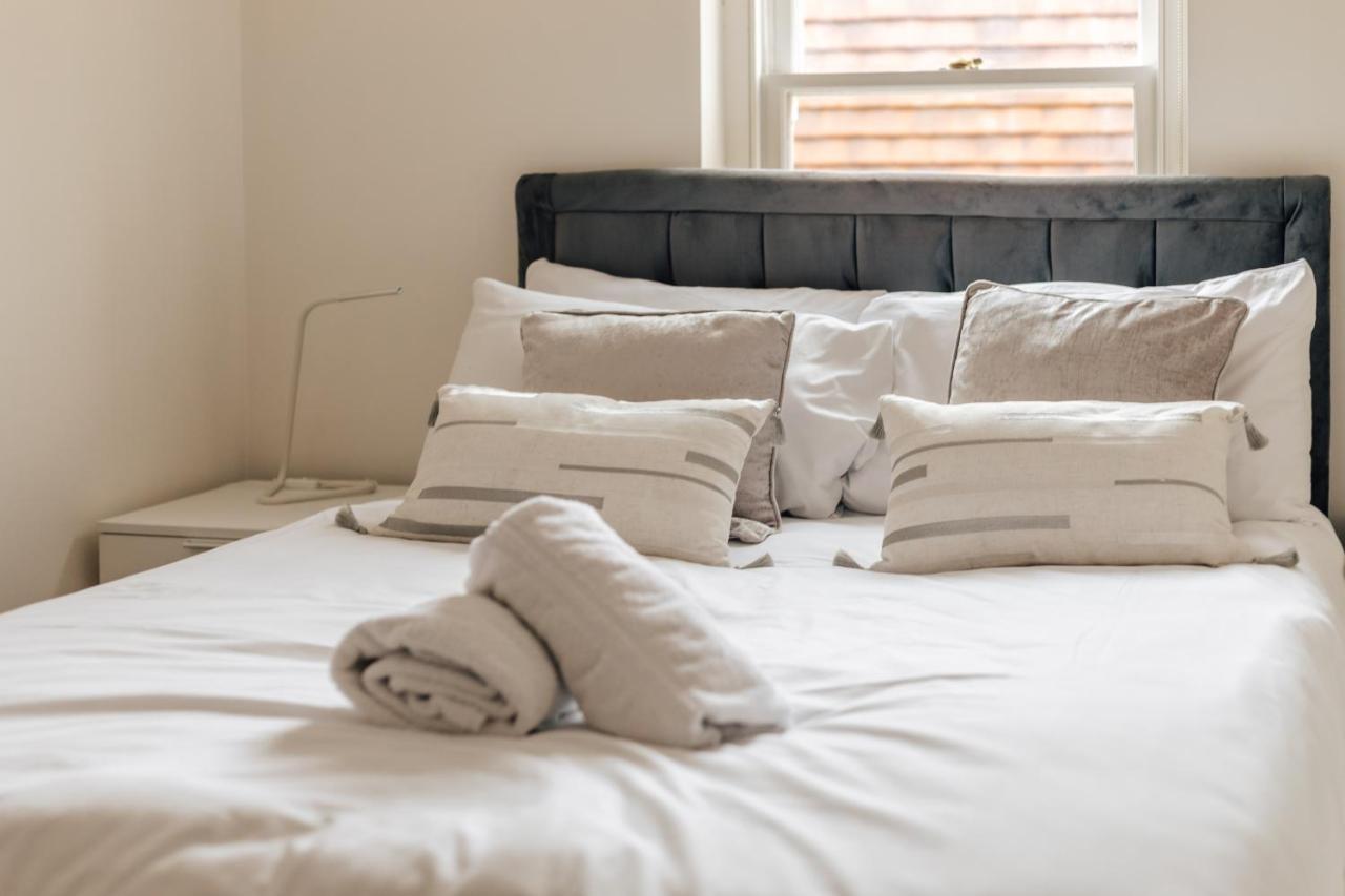 Henley Town Centre With Parking Apartment ภายนอก รูปภาพ