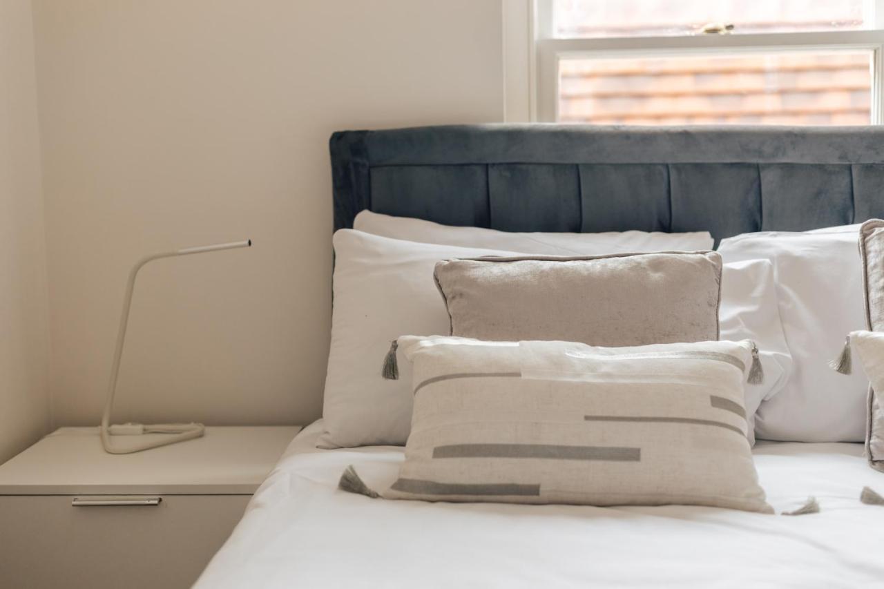 Henley Town Centre With Parking Apartment ภายนอก รูปภาพ